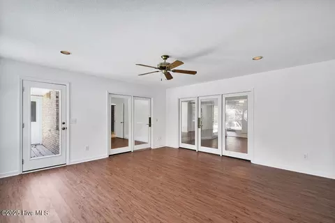 Living - 116 Olde Point Rd, Hampstead, NC 28443 photo 7 of 8