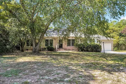 Exterior - 116 Olde Point Rd, Hampstead, NC 28443 photo 2 of 9