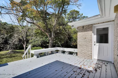 Exterior - 116 Olde Point Rd, Hampstead, NC 28443 photo 4 of 9