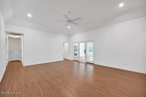 Living - 116 Olde Point Rd, Hampstead, NC 28443 photo 4 of 8