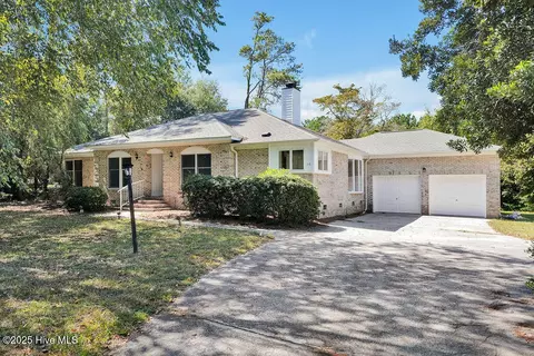 116 Olde Point Rd, Hampstead, NC 28443