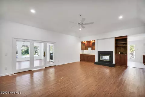 Living - 116 Olde Point Rd, Hampstead, NC 28443 photo 1 of 8