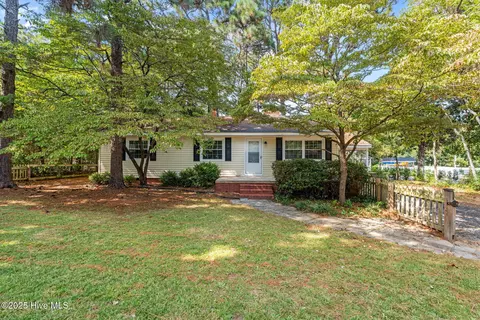 870 N Ashe St, Southern Pines, NC 28387