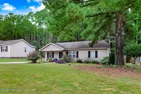 147 Creekside Dr, Four Oaks, NC 27524