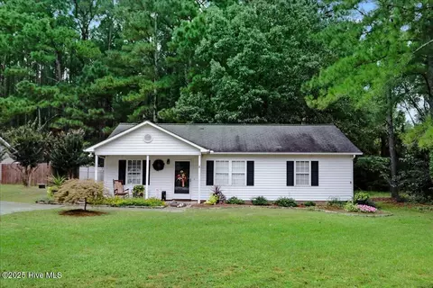 151 Creekside Dr, Four Oaks, NC 27524