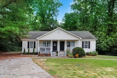 155 Creekside Dr, Four Oaks, NC 27524