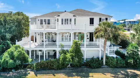 438 Sandman Dr, Kure Beach, NC 28449