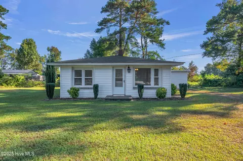 351 Green Swamp Rd S, Bolton, NC 28423