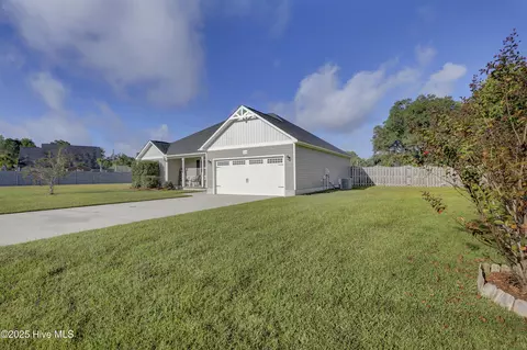 303 Windward Lndg, Holly Ridge, NC 28445