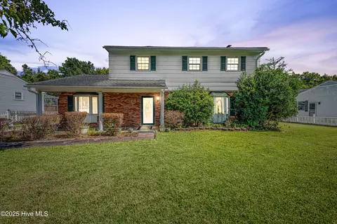 410 Regalwood Dr, Jacksonville, NC 28546