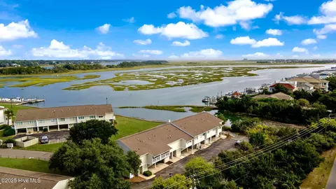128 Captains Ct, Wrightsville Beach, NC 28480