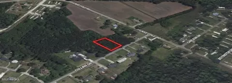 33 Collins Dr, Midway Park, NC 28544