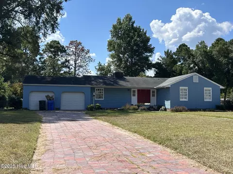 1303 Dogwood Ln, Laurinburg, NC 28352