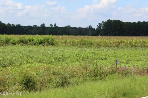 852 Whaley Rd, Kinston, NC 28501