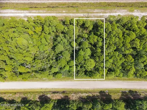 450 Redwood Dr, Southport, NC 28461