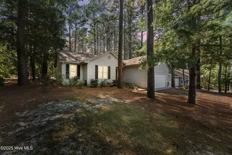 162 Northwood Dr, Southern Pines, NC 28387