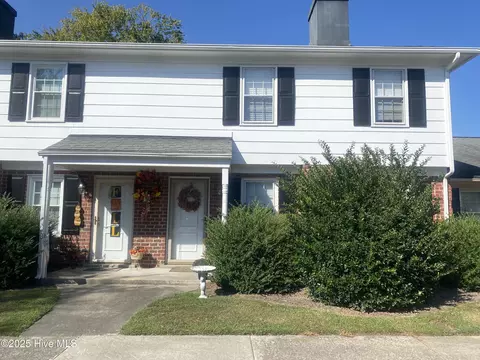 13 Scott St, Greenville, NC 27858