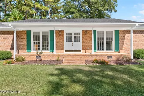 293 White Pine Rd, Lake Waccamaw, NC 28450
