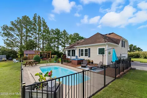 102 Bayshore Ct, Maple, NC 27956 photo 6