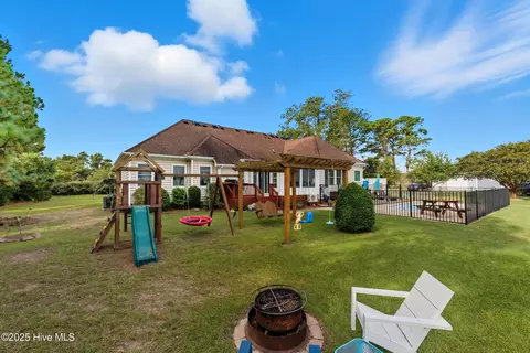 102 Bayshore Ct, Maple, NC 27956 photo 9