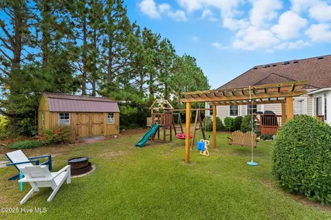 102 Bayshore Ct, Maple, NC 27956 photo 8