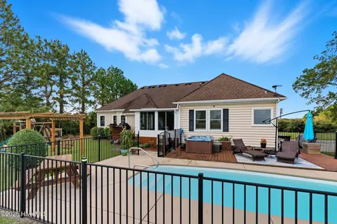 102 Bayshore Ct, Maple, NC 27956 photo 7