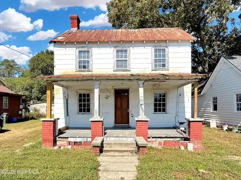 118 W Freemason St, Edenton, NC 27932