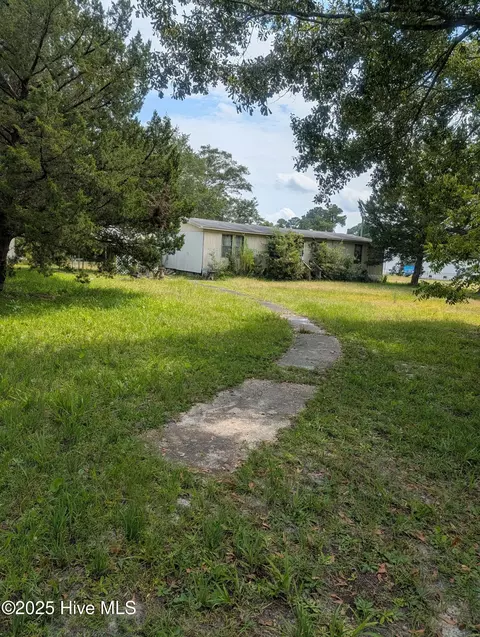 233 Pineview Rd, Richlands, NC 28574