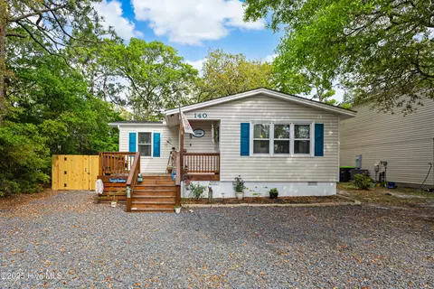 140 NW 9th St, Oak Island, NC 28465