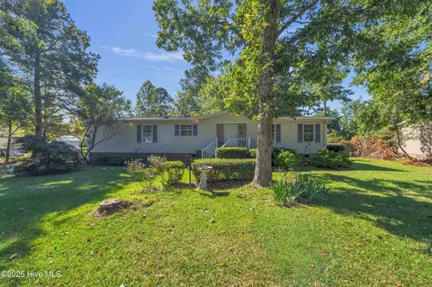 153 Bellhammon Forest Dr, Rocky Point, NC 28457