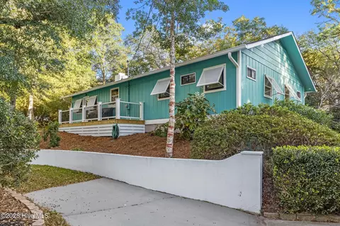 201 Hoop Pole Creek Dr, Atlantic Beach, NC 28512