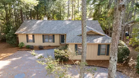 335 St Andrews Dr, Pinehurst, NC 28374