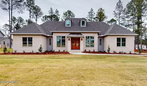 220 Paulson Ct, Pinehurst, NC 28374
