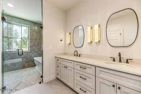 Bath - 300 Sloan Ln, Pinehurst, NC 28374 photo 2 of 6