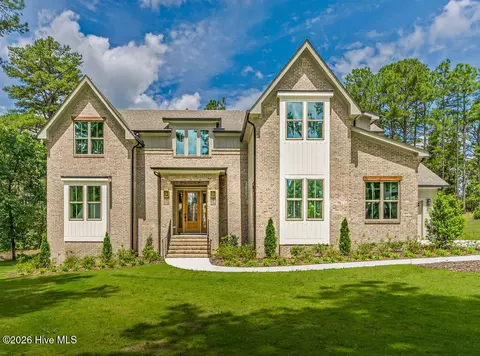 305 Sloan Ln, Pinehurst, NC 28374