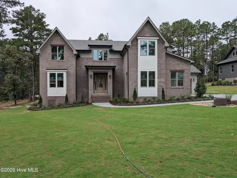 305 Sloan Ln, Pinehurst, NC 28374