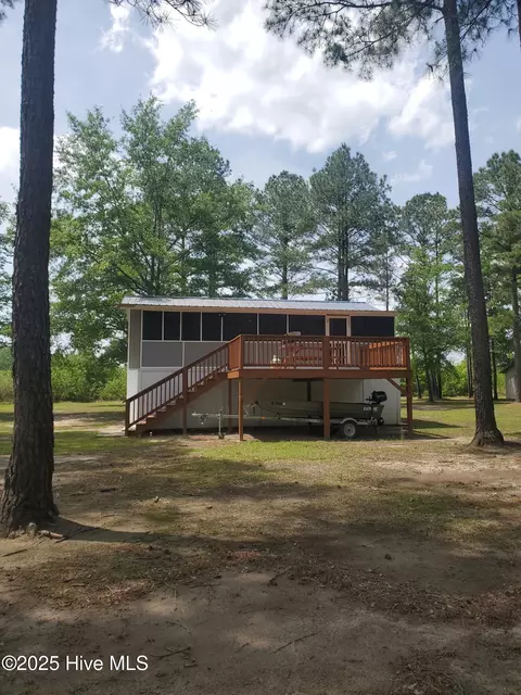 708 Albert Beatty Ln, Harrells, NC 28444