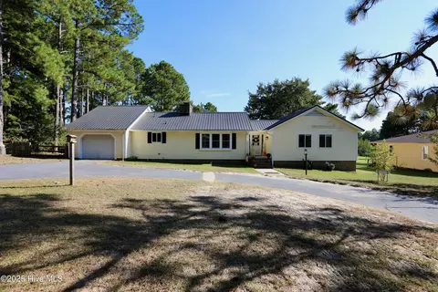 104 E Devonshire Ave, West End, NC 27376