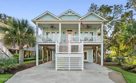 148 NW 4th St, Oak Island, NC 28465