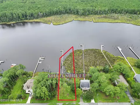 5302 Trade Winds Rd, New Bern, NC 28560