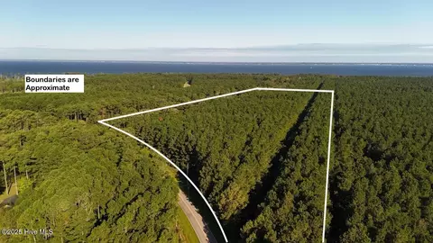 400 4 H Rd, Beaufort, NC 28516