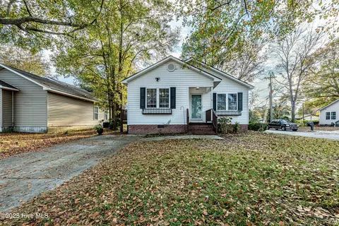 131 Cox Ave, Jacksonville, NC 28540
