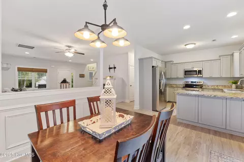 Dining - 220 Hickory Ln, Hampstead, NC 28443 photo 1 of 2