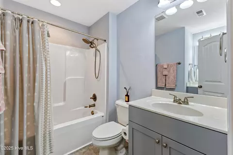 Bath - 220 Hickory Ln, Hampstead, NC 28443 photo 3 of 3