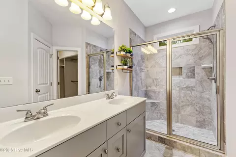 Bath - 220 Hickory Ln, Hampstead, NC 28443 photo 2 of 3