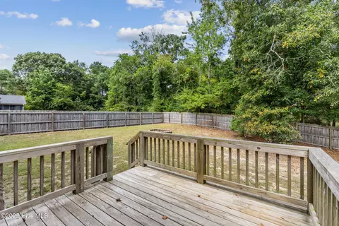 Exterior - 220 Hickory Ln, Hampstead, NC 28443 photo 5 of 8