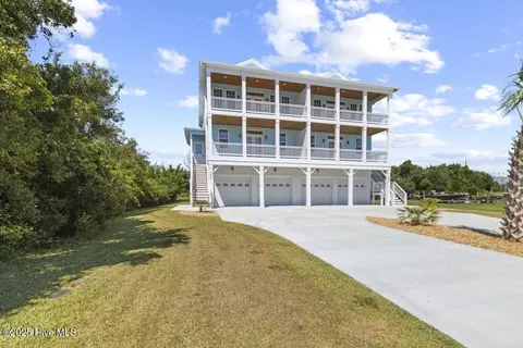 244 Grandview Dr, Sneads Ferry, NC 28460