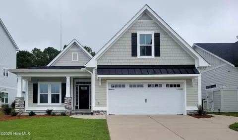 207 Spicer Lake Dr, Holly Ridge, NC 28445