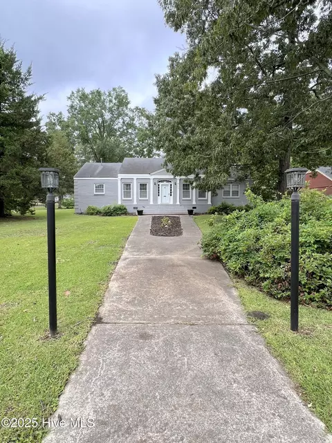 3348 N Pitt St, Farmville, NC 27828