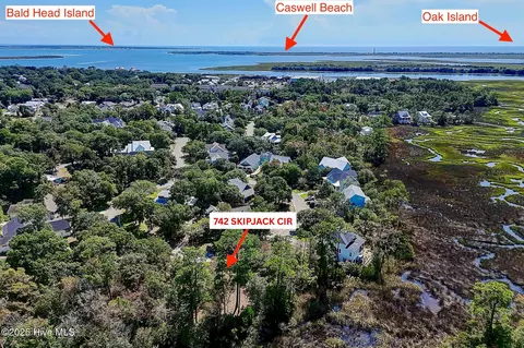 742 Skipjack Cir, Southport, NC 28461
